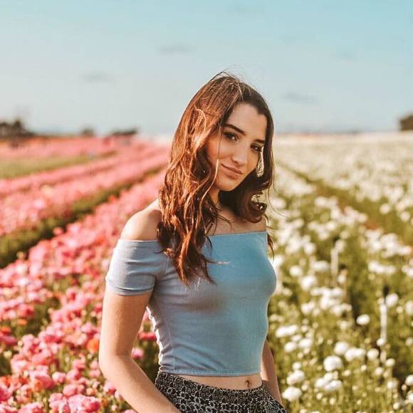 Profile Picture of Jessica Persak (@jessicapersak) on Poshmark