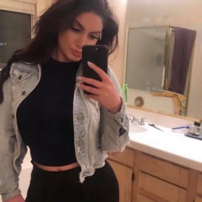 Profile Picture of Dina Nakhla (@_Dinanakhla) on Twitter
