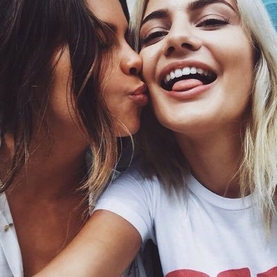 Profile Picture of Gabriella Steele (@gabi_steele) on Twitter