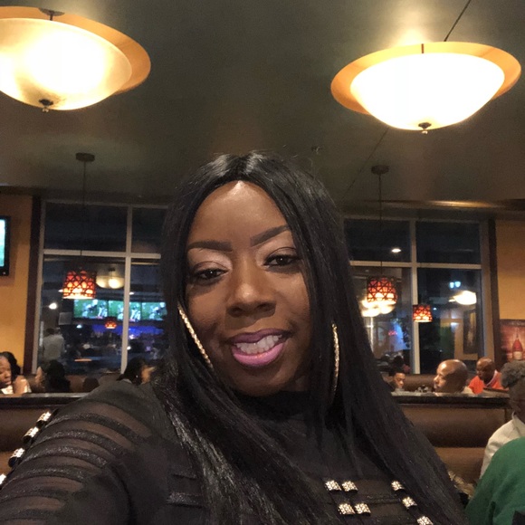 Profile Picture of Lakisha Hunt (@lakishahu1) on Poshmark