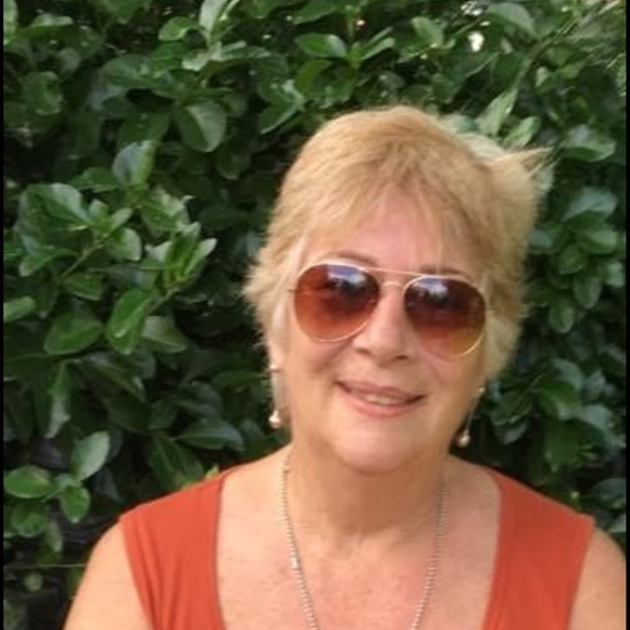 Profile Picture of Amanda Hoiles (@kymbie232) on Poshmark