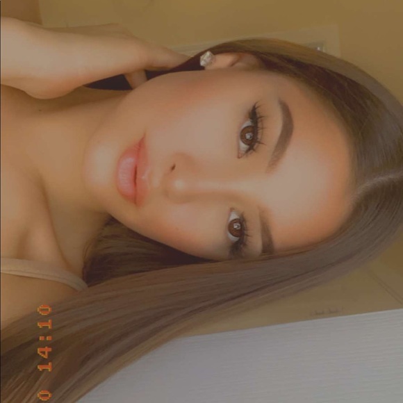 Profile Picture of Danielle Irish (@daniirish2804) on Poshmark