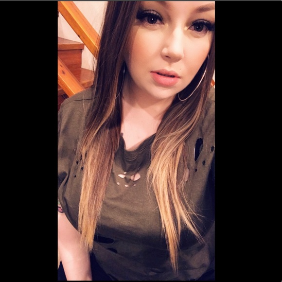 Profile Picture of Shea Keely (@shealee08) on Poshmark