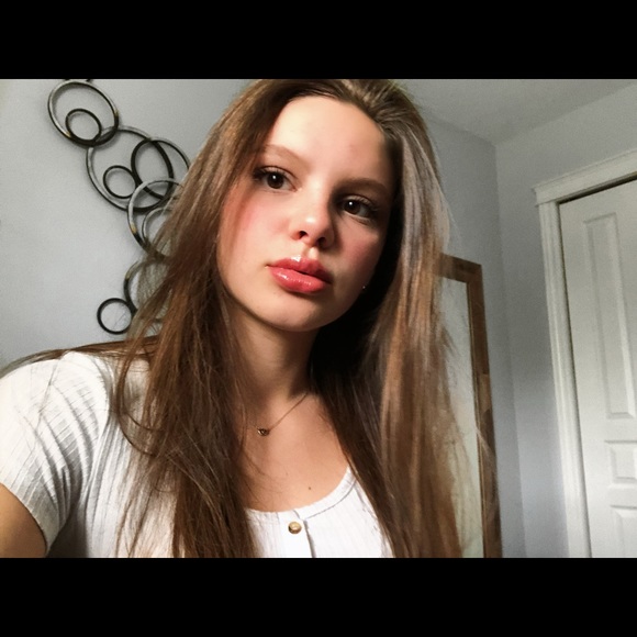 Profile Picture of Grace Perrier (@graceperrier) on Poshmark