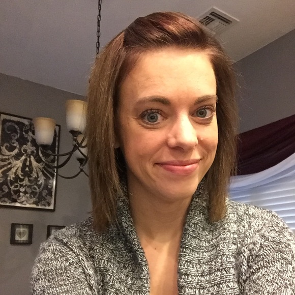 Profile Picture of Olivia Besser (@obesser) on Poshmark