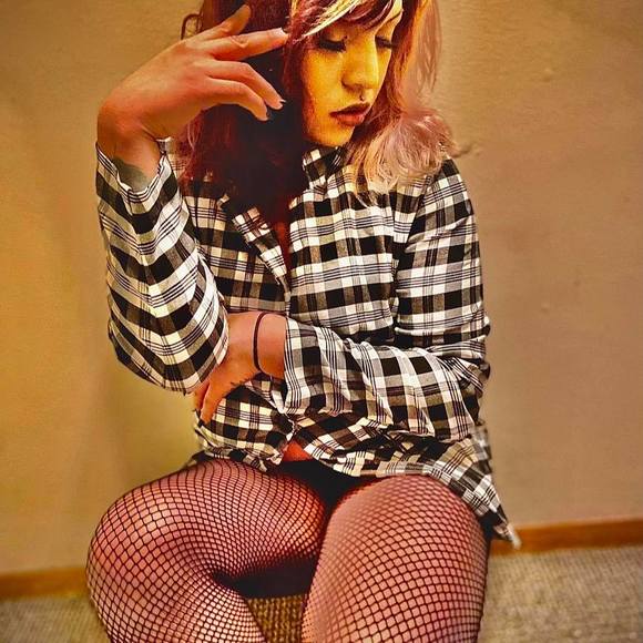 Profile Picture of Alysina Carrillo (@alysinacarrillo) on Poshmark