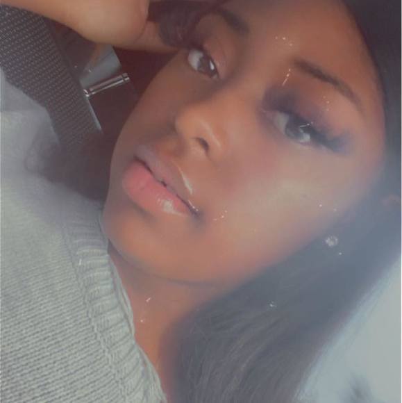 Profile Picture of Courtney Long (@courtneydlong) on Poshmark
