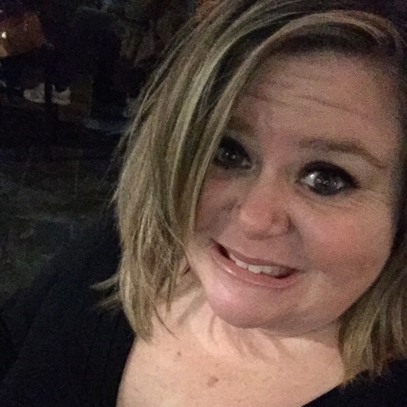 Profile Picture of Keri Ashurst (@kstrick155) on Poshmark
