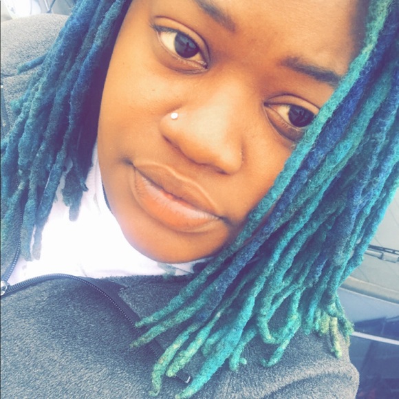 Profile Picture of Monique Lindo (@momoniquee912) on Poshmark