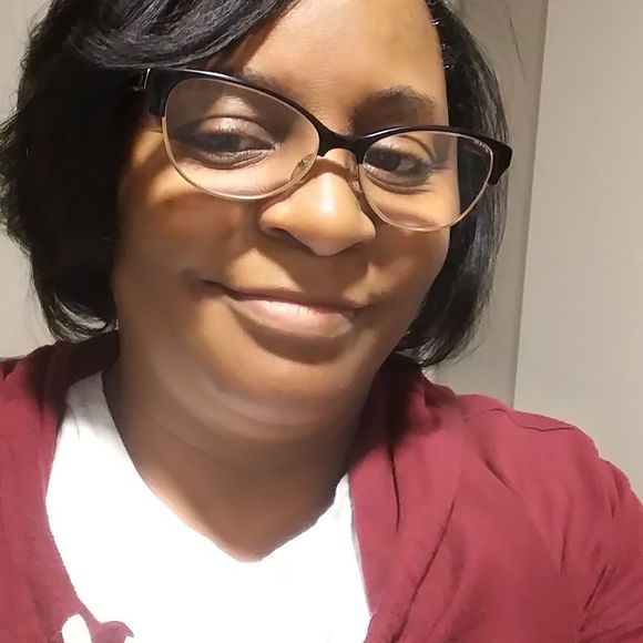 Profile Picture of Alicia Harris (@mrsalicia2840) on Poshmark