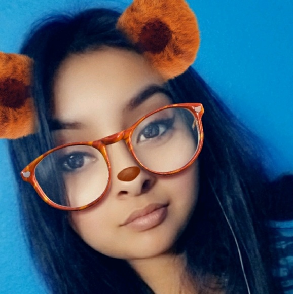 Profile Picture of Luz Carrera (@maria0997) on Poshmark