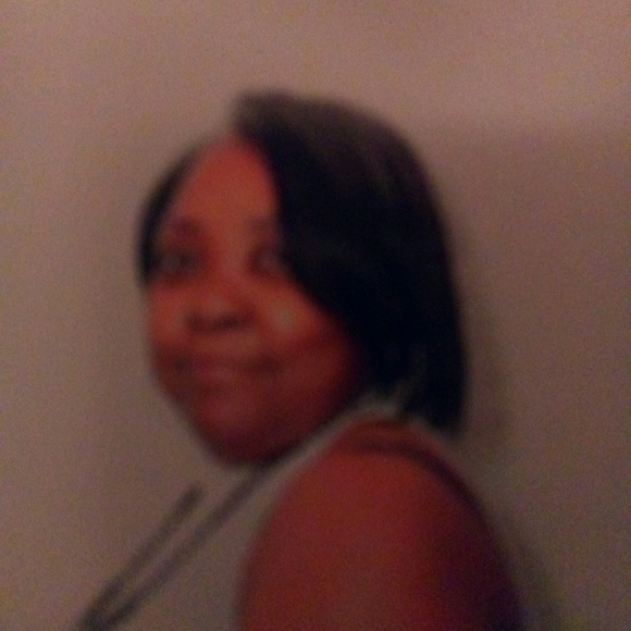Profile Picture of Rosalind Thomas (@rosalind78) on Poshmark