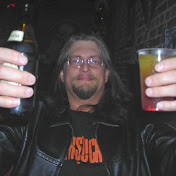 Profile Picture of Eric Stiff (@ThatCrazyGuyDownTheStreet) on Youtube