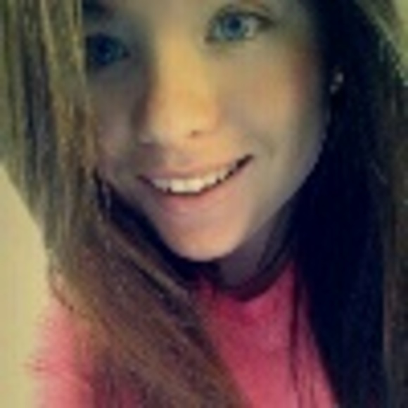 Profile Picture of Laura Baum (@eljay14) on Poshmark