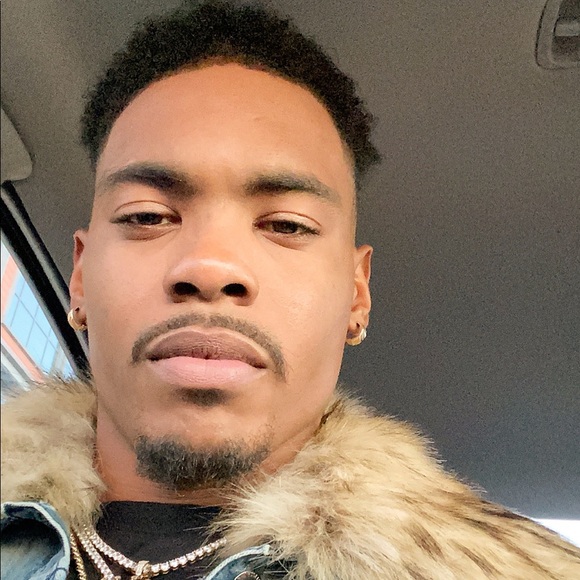Profile Picture of Andre Frank jr (@dre_golden10) on Poshmark