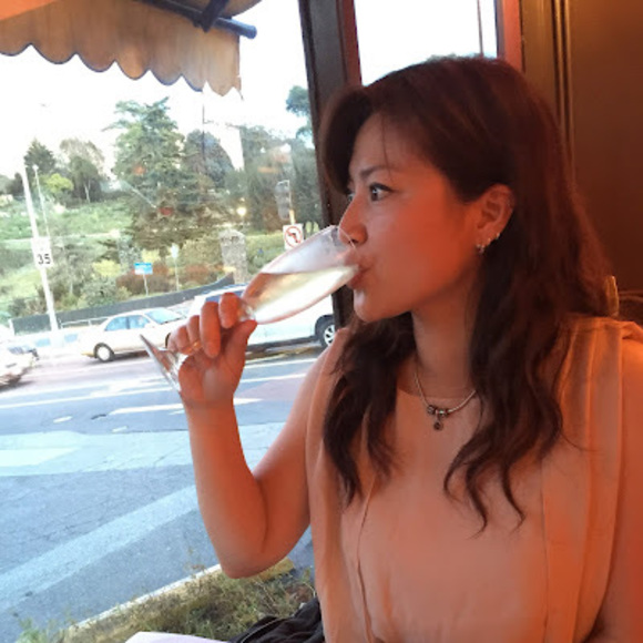 Profile Picture of Lisa Huang (@lisahuang52) on Poshmark