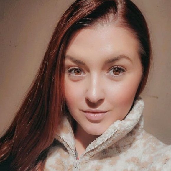Profile Picture of Amber Stultz (@amberjade0224) on Poshmark