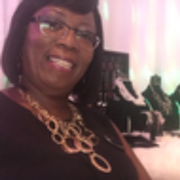 Profile Picture of Wanda Curtiss (@wcurtiss001) on Poshmark