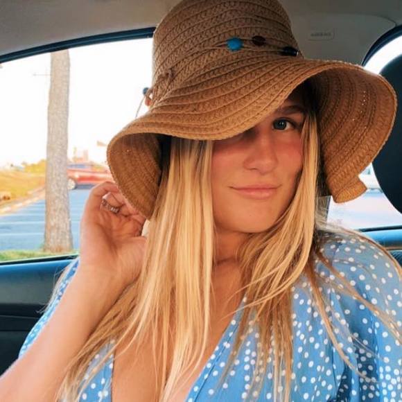 Profile Picture of Lily Hahn (@lilyhahn) on Poshmark