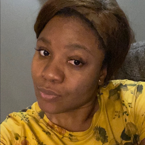 Profile Picture of Josiane Tsana (@josianetsana) on Poshmark