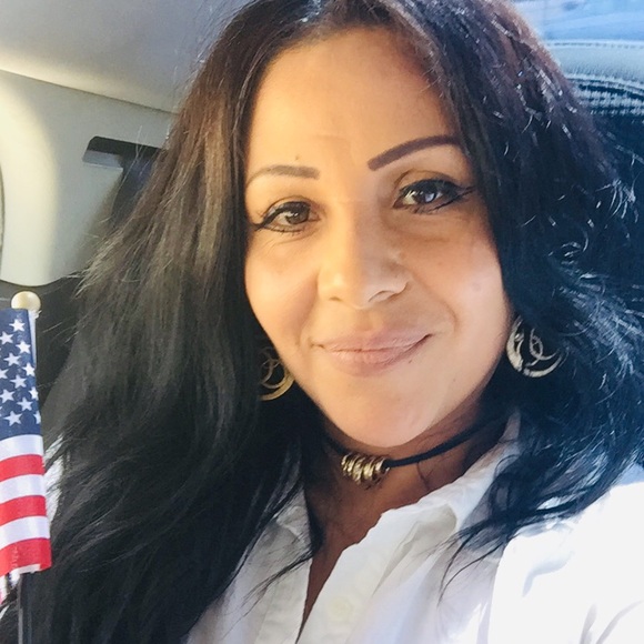Profile Picture of Alice Ortiz (@alisortiz) on Poshmark