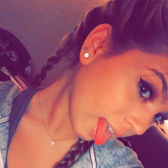 Profile Picture of Amanda Pasquini (@ampasquini) on Poshmark