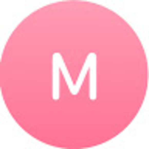 Profile Picture of Marileem L (@laramarileem) on Poshmark