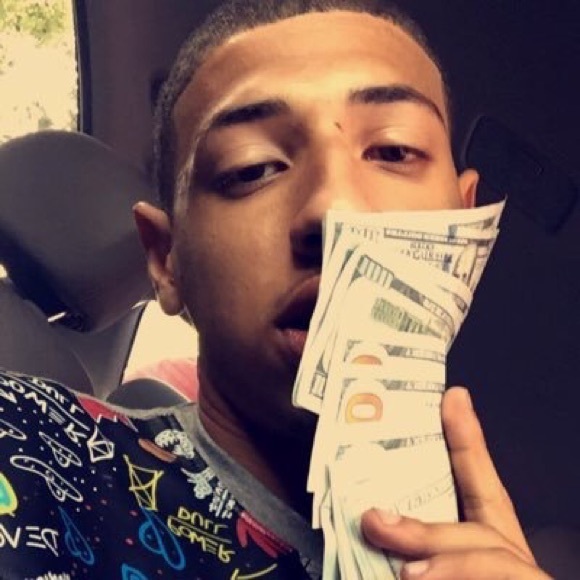 Profile Picture of Bel Longchamp (@theyhatebeezy) on Poshmark