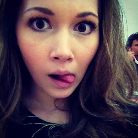 Profile Picture of Amanda Baynes (@amandaxoxoo) on Poshmark