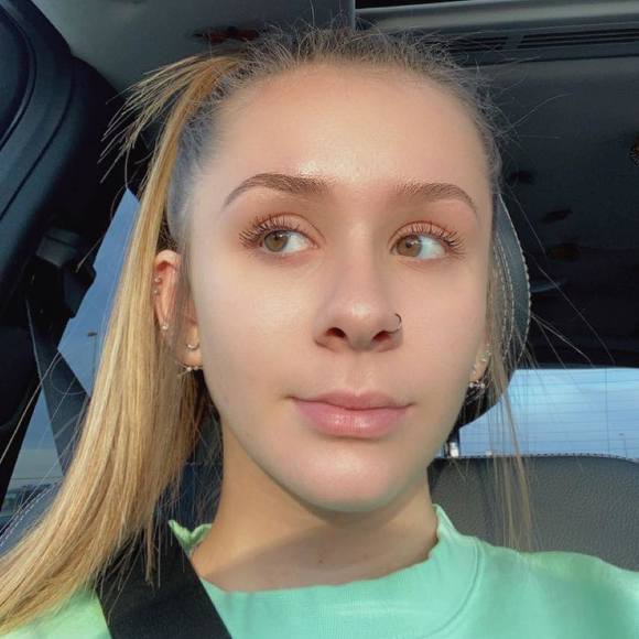 Profile Picture of Marissa Kleinhoffer (@marissak0628) on Poshmark