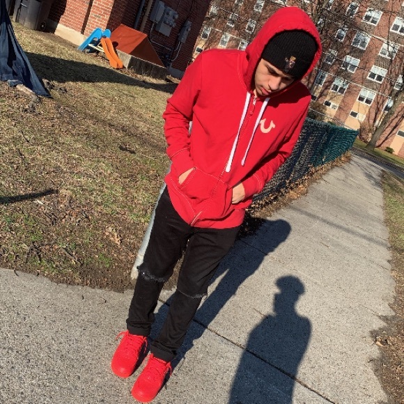 Profile Picture of Michael Avella (@avellamichael6) on Poshmark