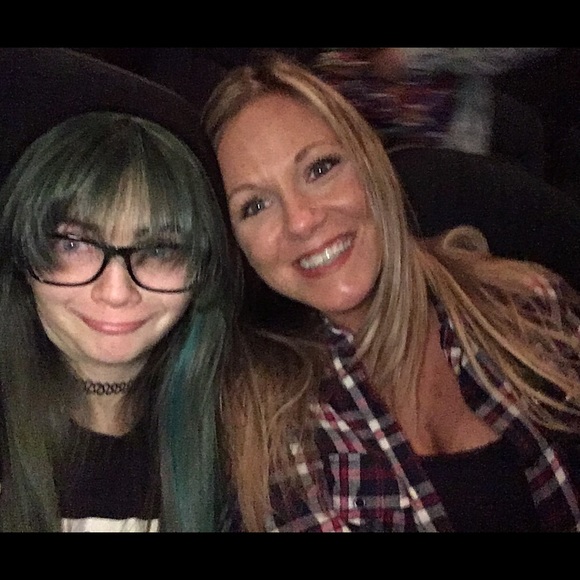 Profile Picture of Elizabeth Schmelig (@eschmelig) on Poshmark