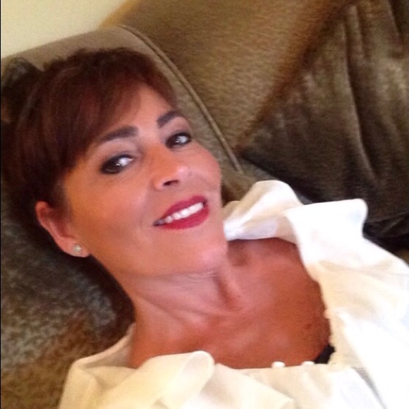 Profile Picture of Maria Moutinho (@mfm627) on Poshmark