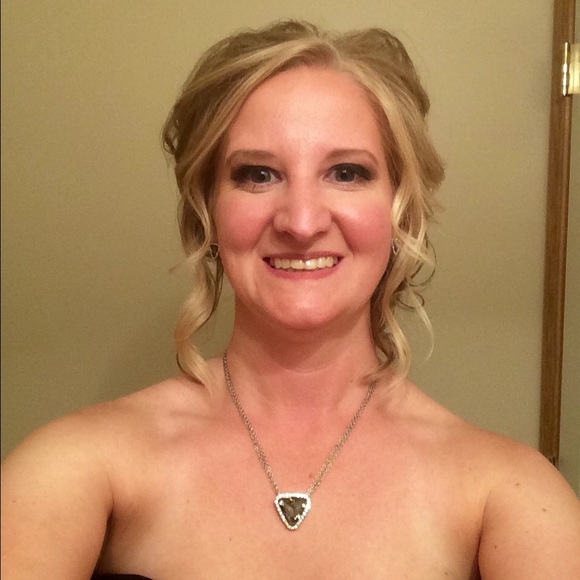 Profile Picture of Danielle Behnke (@firewife28) on Poshmark