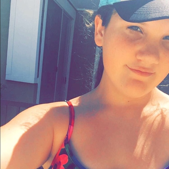 Profile Picture of Madi Bourquein (@madi_bourquein) on Poshmark