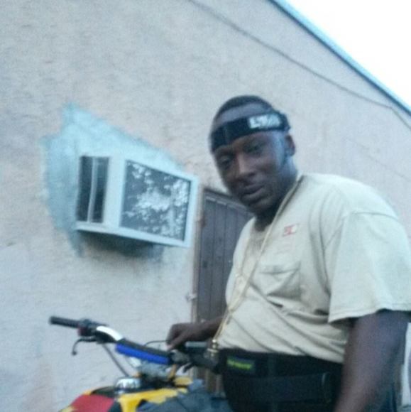 Profile Picture of Fly Fly (@flyeasy2014) on Poshmark