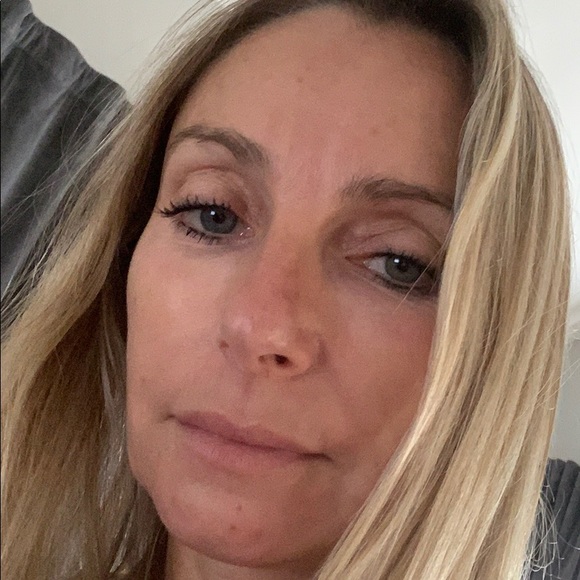 Profile Picture of Lisa Wojcik (@myfashionlw) on Poshmark