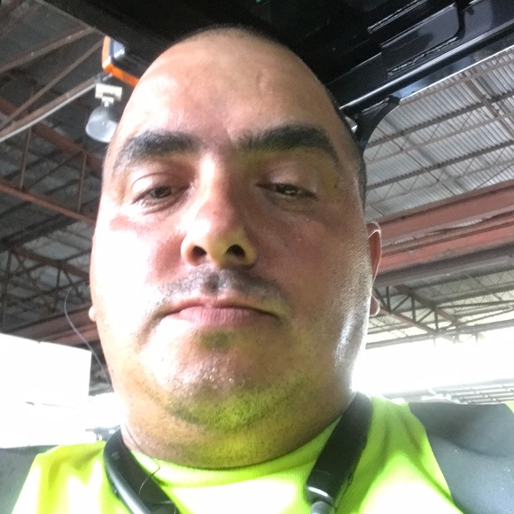 Profile Picture of Ariel Almanza (@condeariel81) on Poshmark