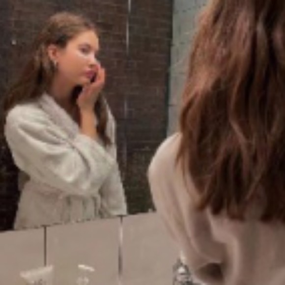 Profile Picture of Daniele Daniel (@danielko921) on Poshmark