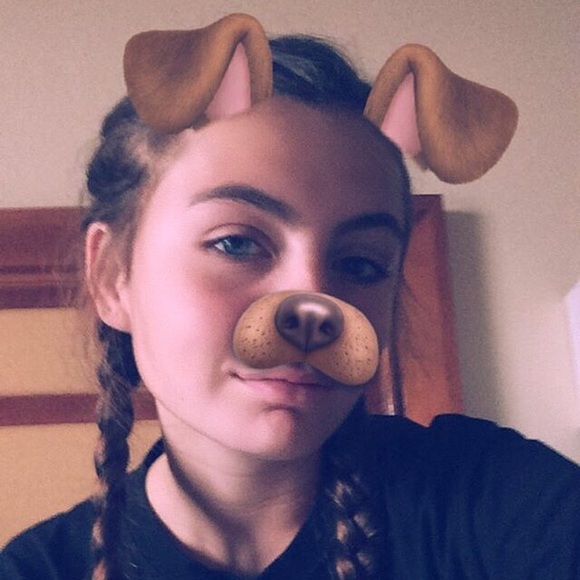 Profile Picture of Whitney Rush (@whxtrush) on Poshmark