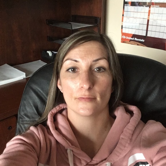 Profile Picture of Wendy Bambrough (@wbambrough) on Poshmark