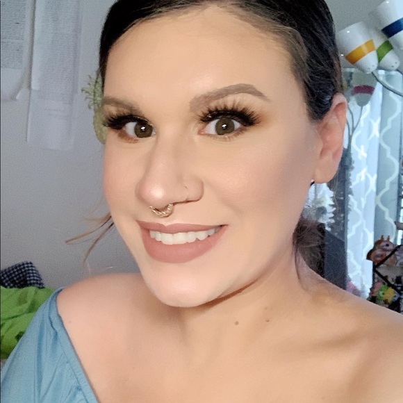 Profile Picture of Sarah Syck (@sarahsyck331) on Poshmark