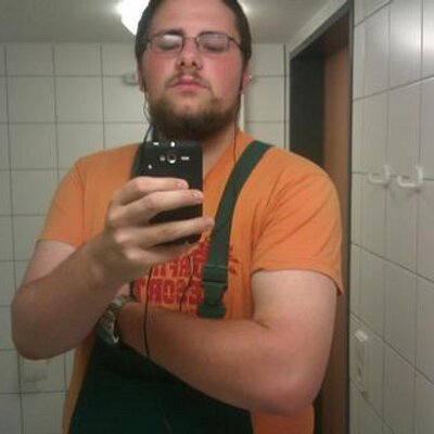 Profile Picture of Christopher Linhart (@DawgBradTreez) on Twitter