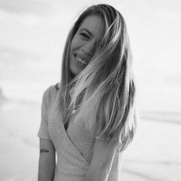 Profile Picture of Jenna Solomon (@jenmaries_) on Poshmark