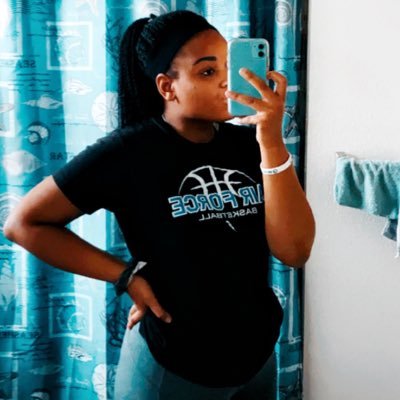 Profile Picture of Leia Walker (@LeiaWalker19) on Twitter