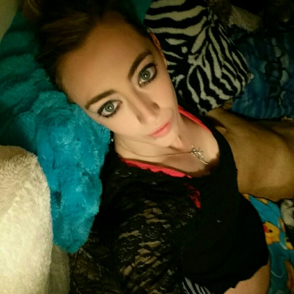 Profile Picture of Krystal Reid (@krystaljustin) on Poshmark