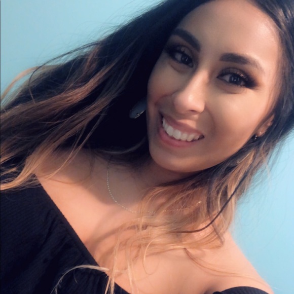 Profile Picture of Janet Lugo (@janetlugo25) on Poshmark