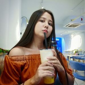 Profile Picture of Khaing Su Wai (@KhaingSuWai11) on Twitter