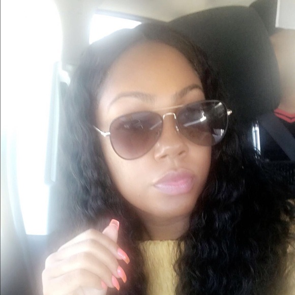 Profile Picture of Cecelia Albright (@cecelia423) on Poshmark