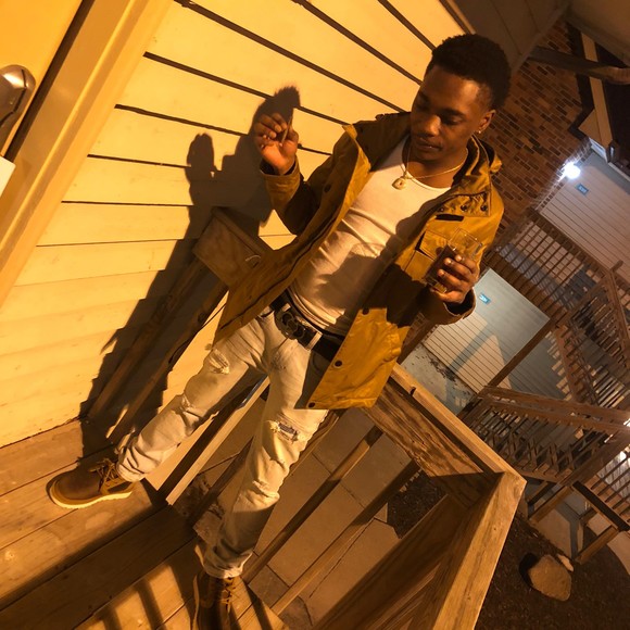 Profile Picture of Lo cmg Bryant (@darius396) on Poshmark